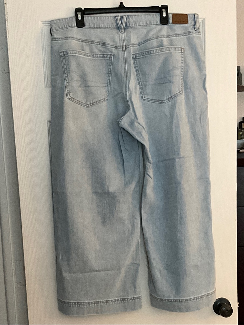 American Eagle Outfitters Woman’s Light Wash Baggy Wide Leg Size 14S - EUC - Picture 8 of 8